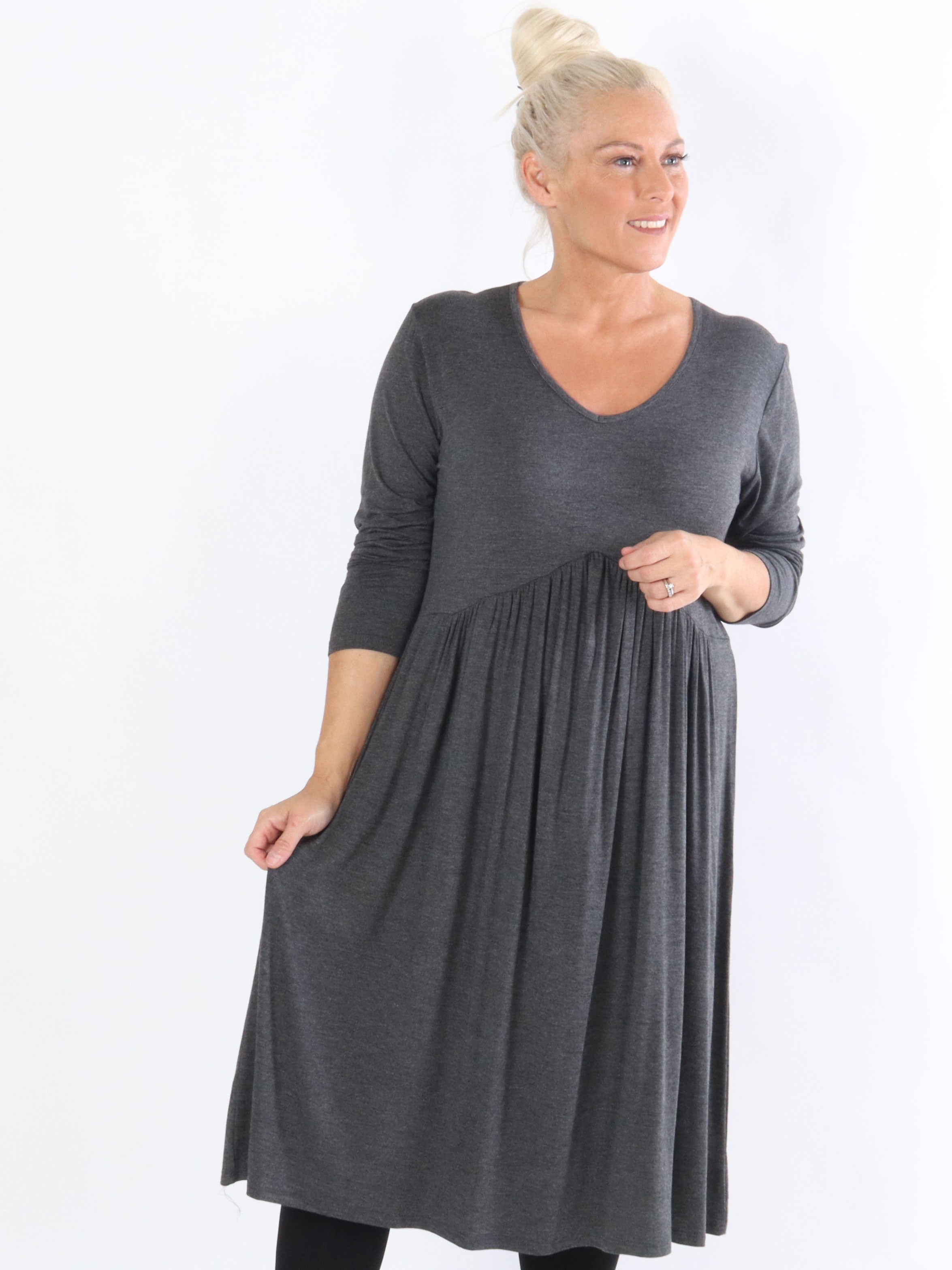 Yolanda - Basic kjole med syning under brystet